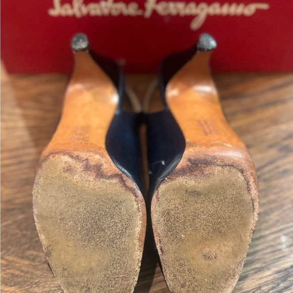 Salvatore Ferragamo Vintage 80s Navy Slingback Leather Two Tone Heels Size 6 - Picture 4 of 7